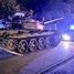 Opilý řidič se proháněl po Polsku v tanku. Za netradiční výlet s kamarády mu hrozí 8 let vězení