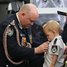 Dojemný pohřeb australského hrdiny: Za dobrovolného hasiče převzala vyznamenání dcera