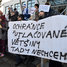Aktivisté se chystají zabránit Křečkovi vstoupit do úřadu. Zkratovali plošinu pro bezbariérový vstup
