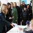 Slováci volí parlament, první výsledky se očekávají kolem půlnoci. Sledujeme online