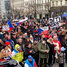 Demonstrace na Václaváku: Respirátory nefungují, trestní oznámení na doktory i revoluce