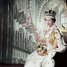 Britské korunovační klenoty: Tisíce diamantů, staletý trůn, balvan ze Skotska i recyklovaná koruna